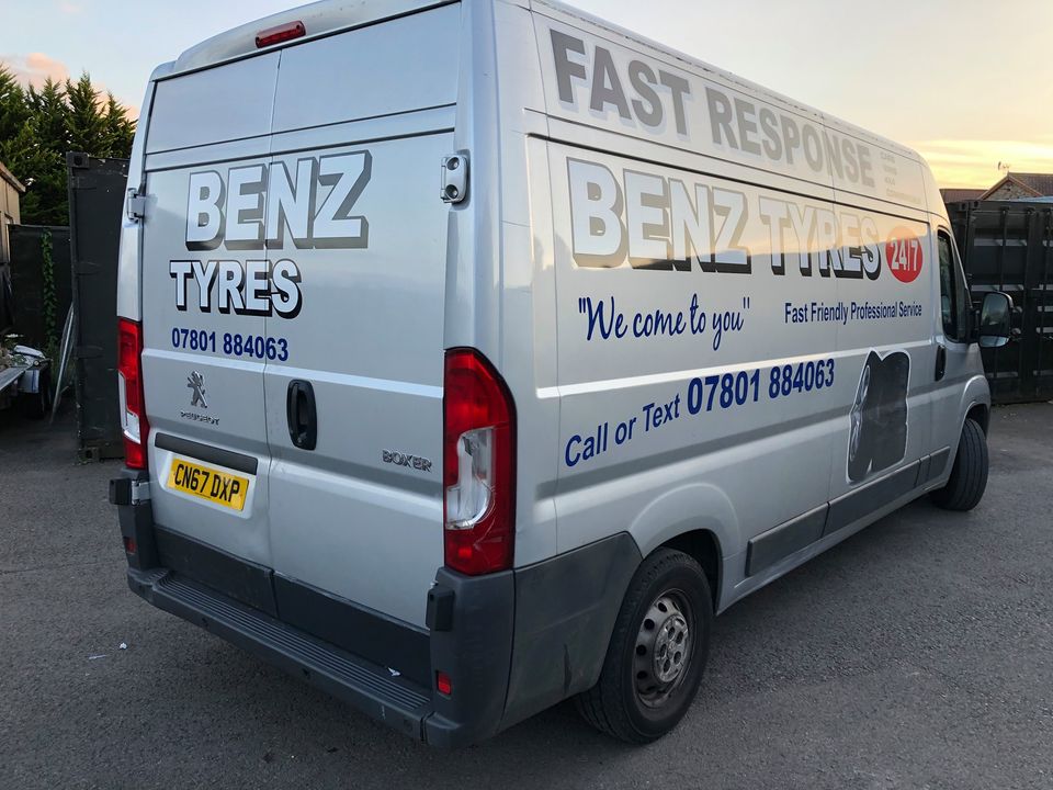 mobile tyre fitter